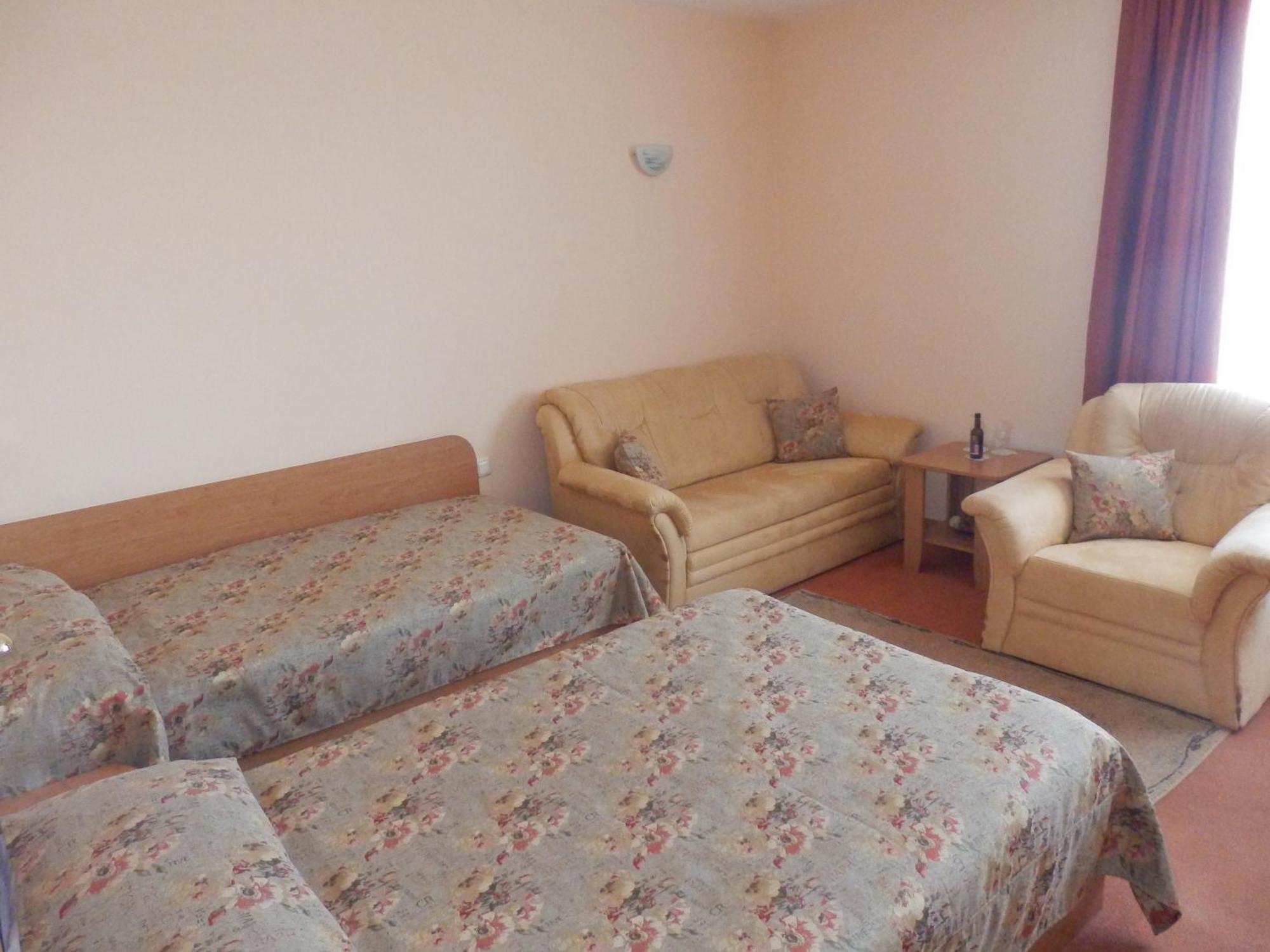 Семеен Хотел Роза Kazanlak Room photo