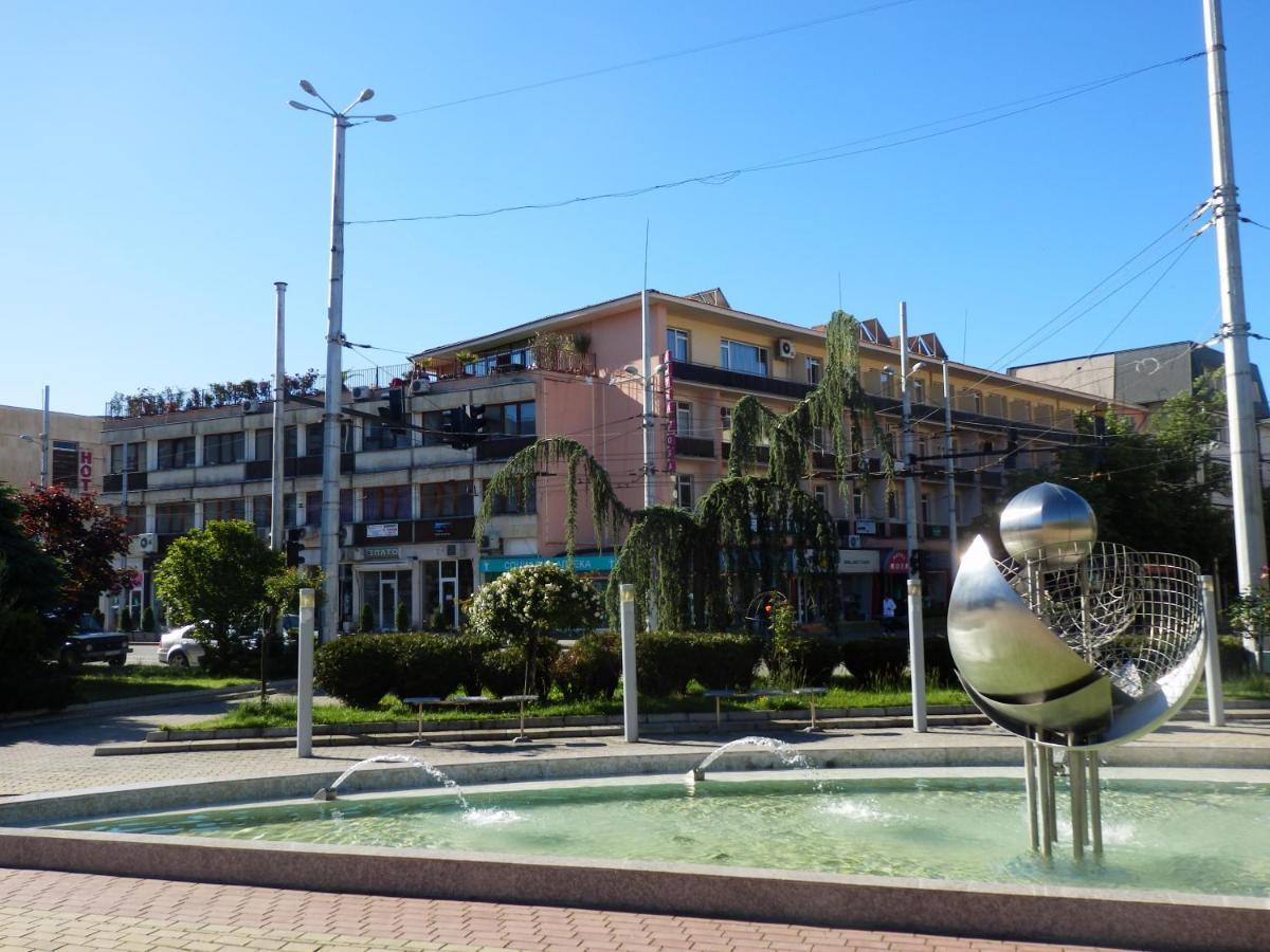 Семеен Хотел Роза Kazanlak Exterior photo
